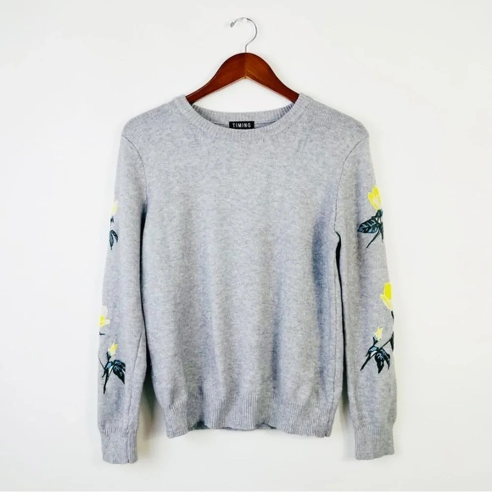 T.I.M.I.N.G. Gray Long Sleeve Knit‎ Sweater With Yellow Floral Detail Size Large
